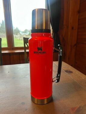 Stanley Classic Thermos Neon Orange